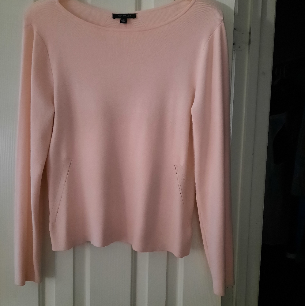 Soft pink Ann Taylor sweater EUC